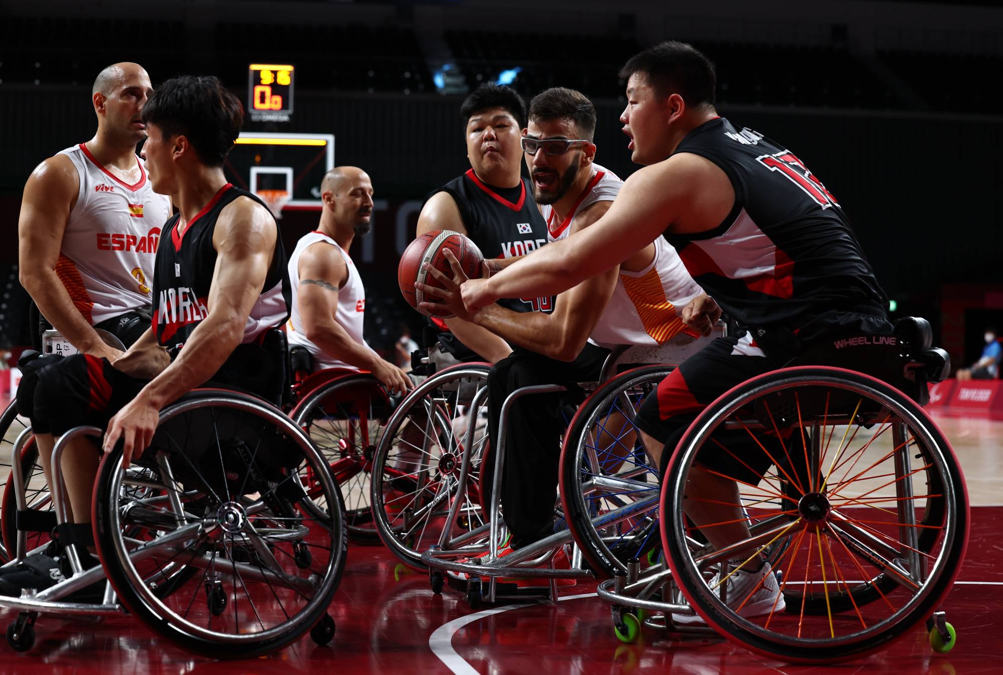 Manuel Lorenzo Diaz of Spain in action against Dong Gil Yang of South Korea during a preliminary round of men's wheelchair basketball | REUTERS