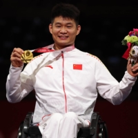 China\'s Yanke Feng celebrates his gold medal in men\'s wheelchair fencing sabre individual | REUTERS