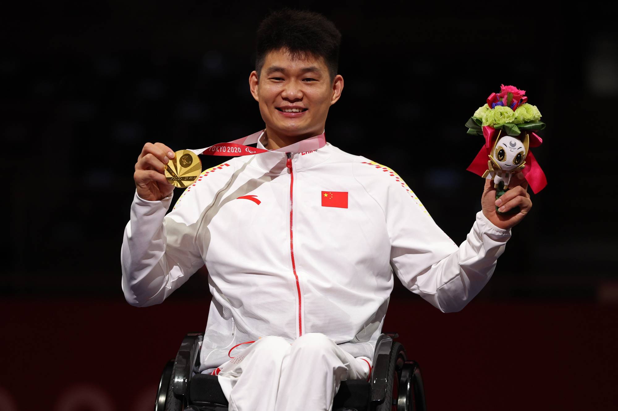 China's Yanke Feng celebrates his gold medal in men's wheelchair fencing sabre individual | REUTERS