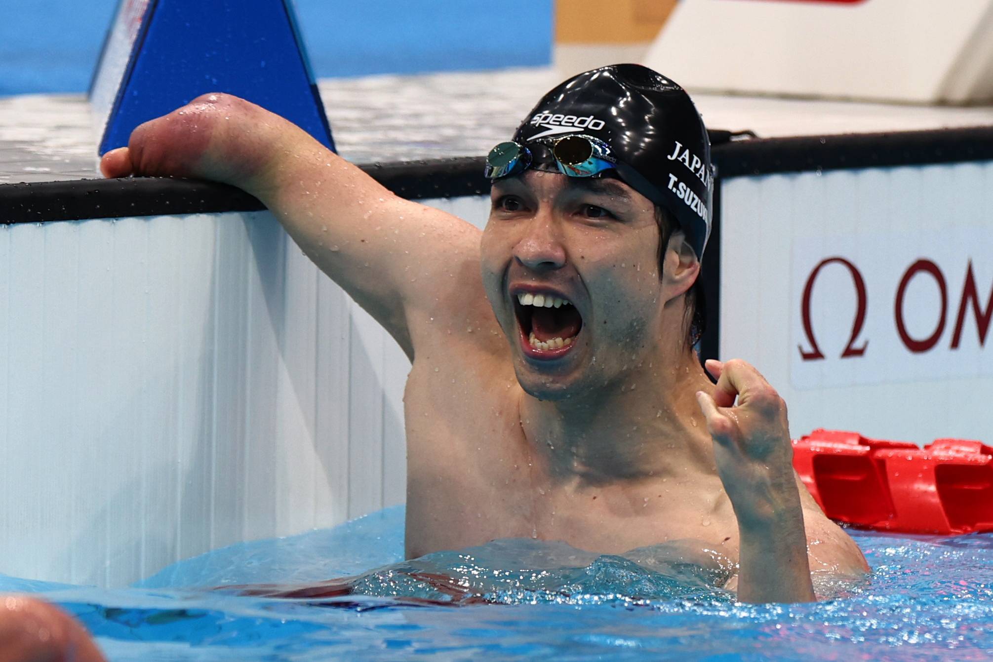Takayuki Suzuki of Japan celebrates after winning gold in the men's 100-meter freestyle S4 class. | REUTERS