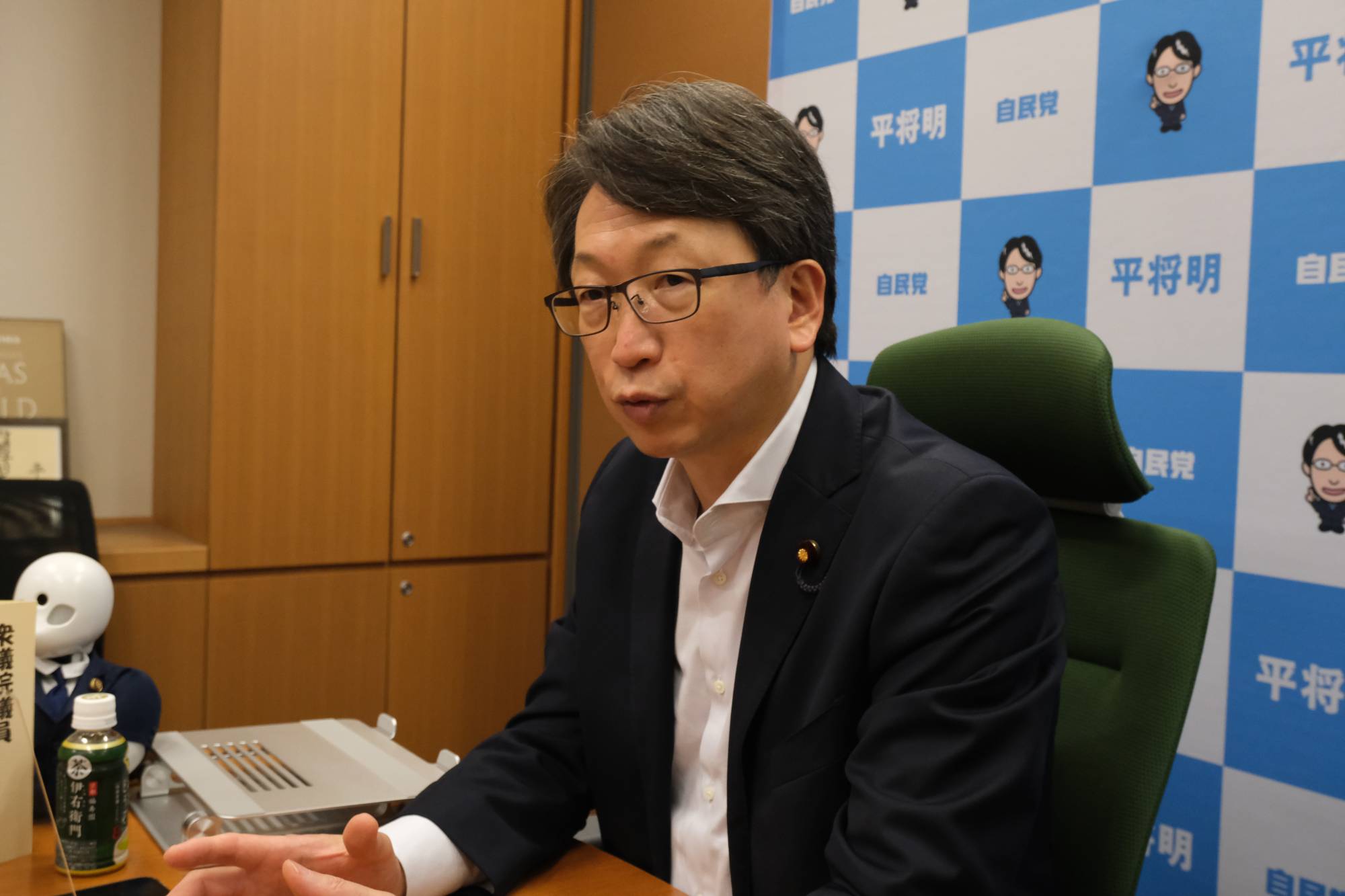 Masaaki Taira, former state minister of Cabinet Office in charge of information technology policy, speaks during an interview in August in Tokyo. | Kazuaki Nagata 
