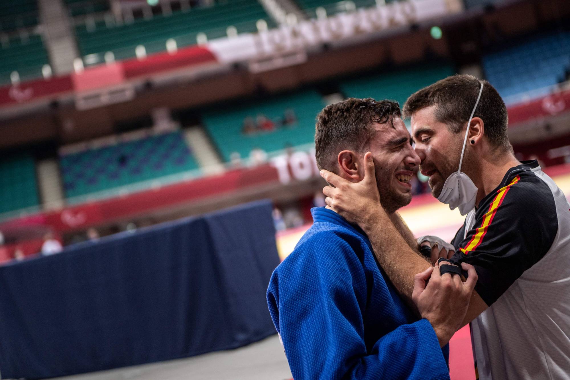 Spain's Sergio Ibanez Banon (left) after winning silver in the men's under-66 kg judo final | AFP-JIJI