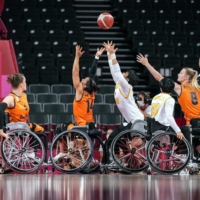 The Netherlands and China face off during a women\'s wheelchair basketball preliminary round | AFP-JIJI