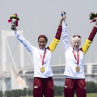 Gold medalists Spain\'s Susana Rodriguez and her guide Sara Loehr celebrate after competing in the women\'s PTVI Paralympic triathlon at Odaiba Marine Park. | AFP-JIJI