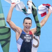 France\'s Alexis Hanquinquant celebrates after crossing the finish line of the PTS4 paratriathlon   | AFP-JIJI