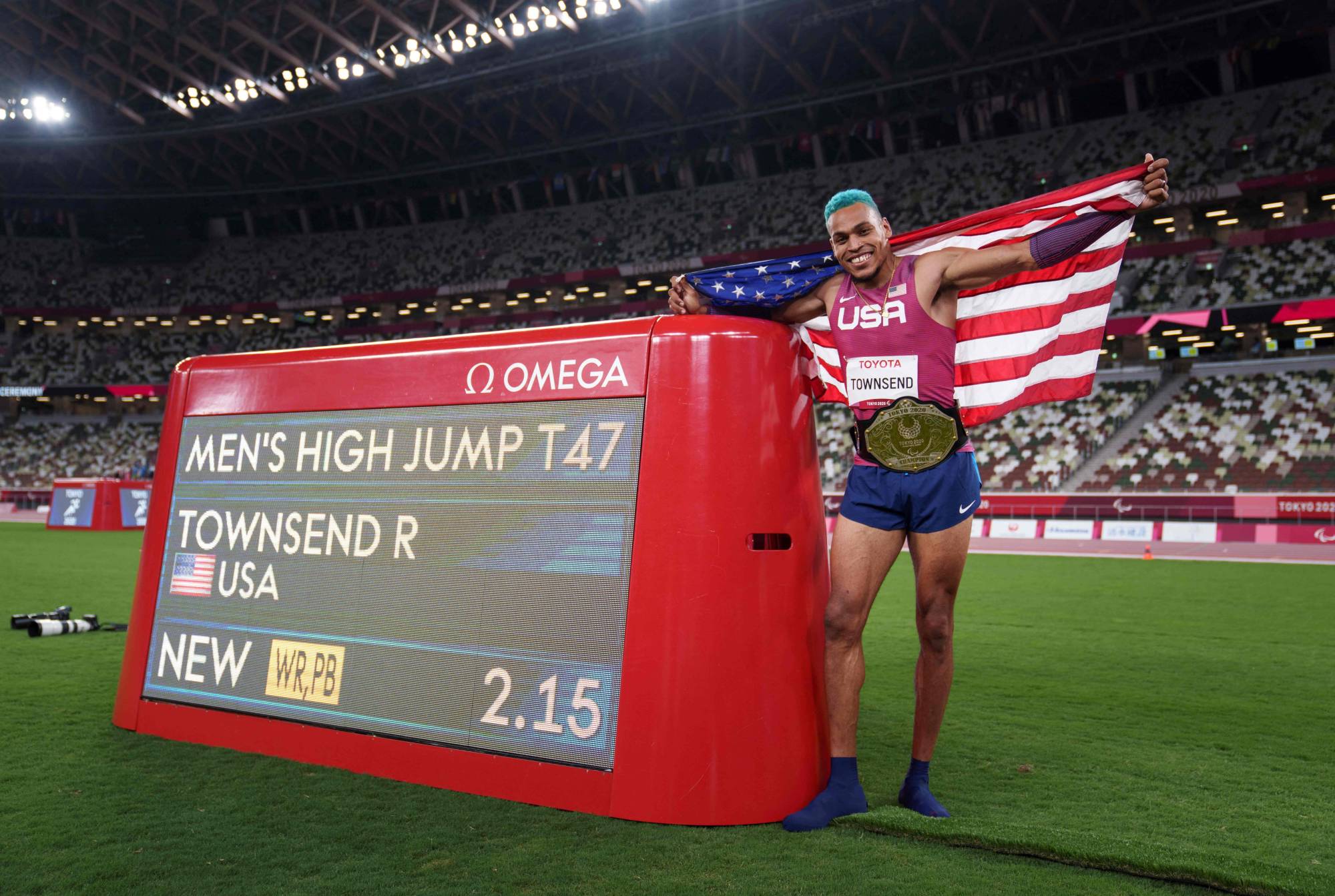 USA's Roderick Townsend celebrating his victory and world record in the men’s T47 high jump. | OIS