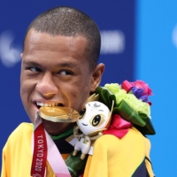 Gold medalist Gabriel Geraldo Dos Santos Araujo of Brazil celebrates during the medal ceremony for the men\'s S2 200-meter freestyle. | REUTERS