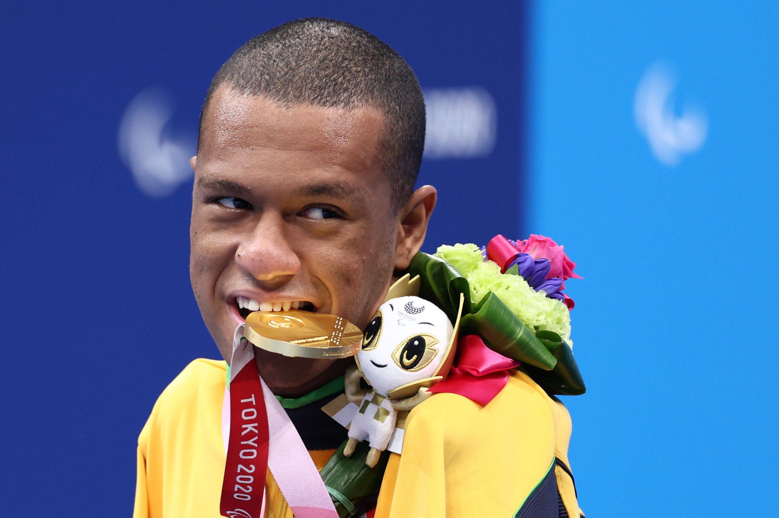 Gold medalist Gabriel Geraldo Dos Santos Araujo of Brazil celebrates during the medal ceremony for the men's S2 200-meter freestyle. | REUTERS
