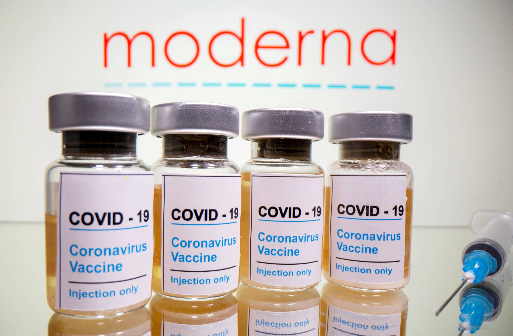 Infectious disease experts say the risk that a contaminated vial would be administered is low, as the standard protocol is to check for any abnormalities in vials and syringes before use. | REUTERS