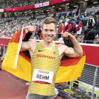Germany\'s Markus Rehm celebrates his victory in the men\'s long jump T64 final on Wednesday.  | AFP-JIJI