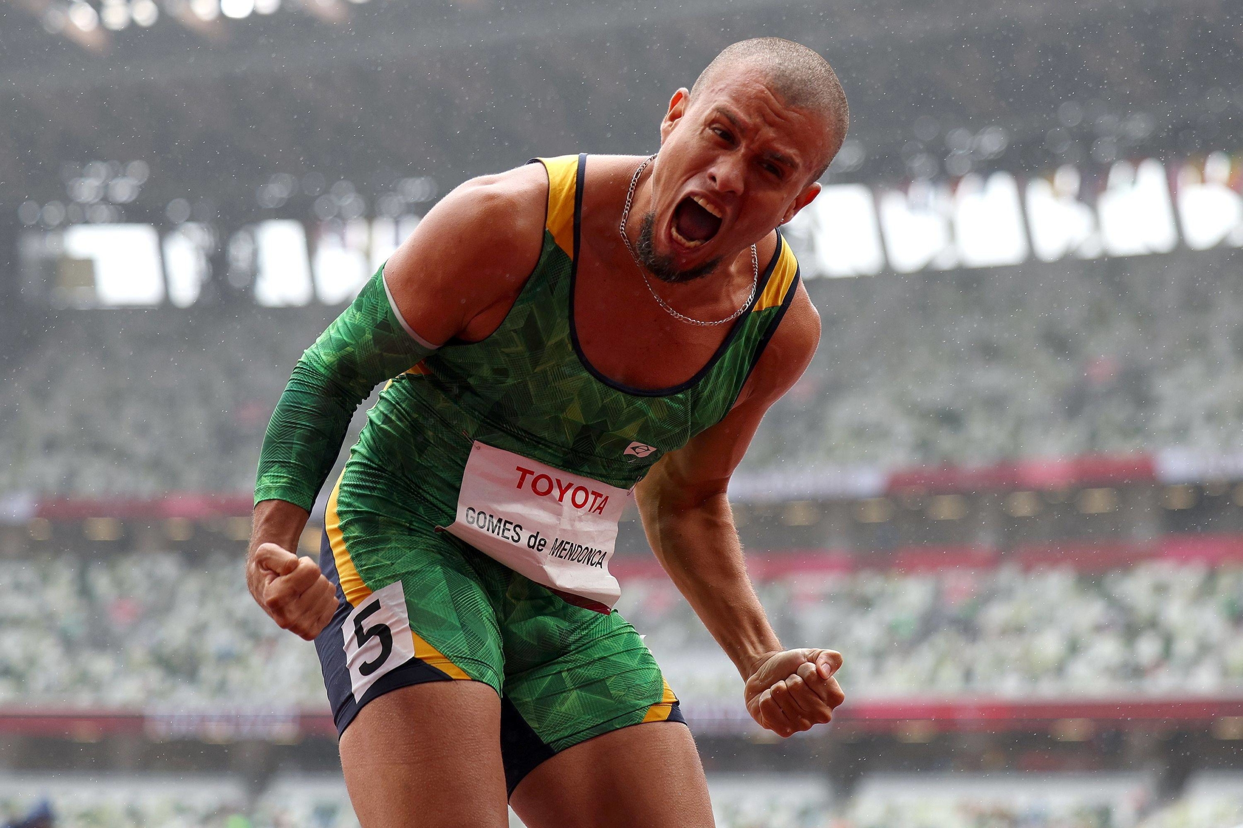 Brazil's Ricardo Gomes De Mendonca reacts after winning bronze in the men's T37 200 meters. | REUTERS