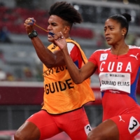 Cuba\'s Omara Durand Elias and guide Yuniol Kindelan Vargas in action in the women\'s T12 200 meters | REUTERS