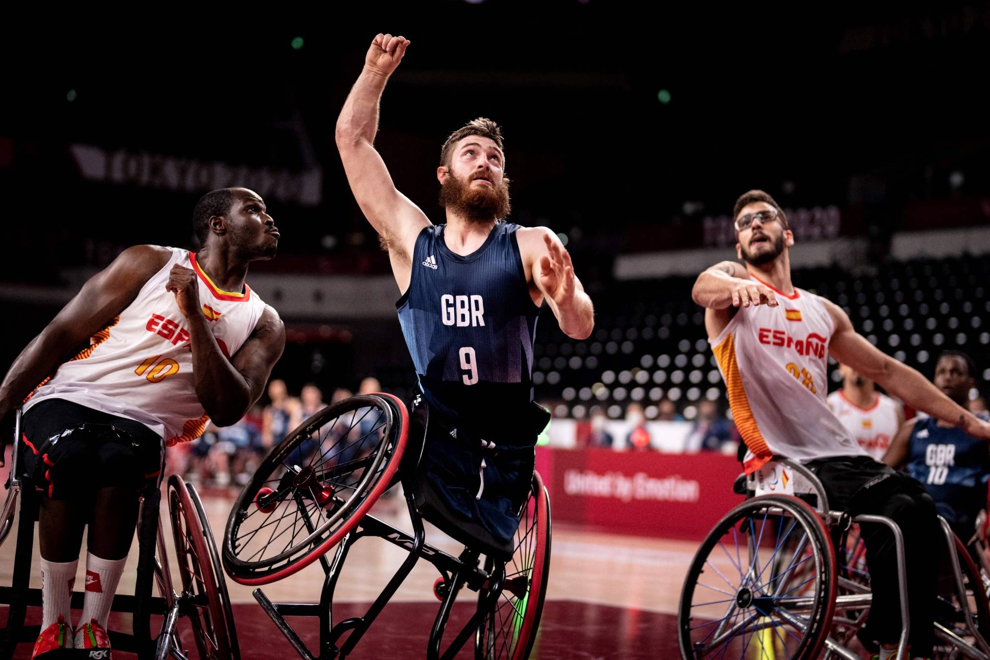 Britain's Harrison Brown shoots in the men's wheelchair basketball bronze medal match against Spain. | AFP-JIJI