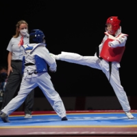 Zakia Khudadadi of Afghanistan (right) competes against Ziyodakhon Isakova of Uzbekistan in the women\'s under-49 kilogram category in taekwondo at the Tokyo Paralympic Games on Thursday. | CHANG W. LEE / THE NEW YORK TIMES