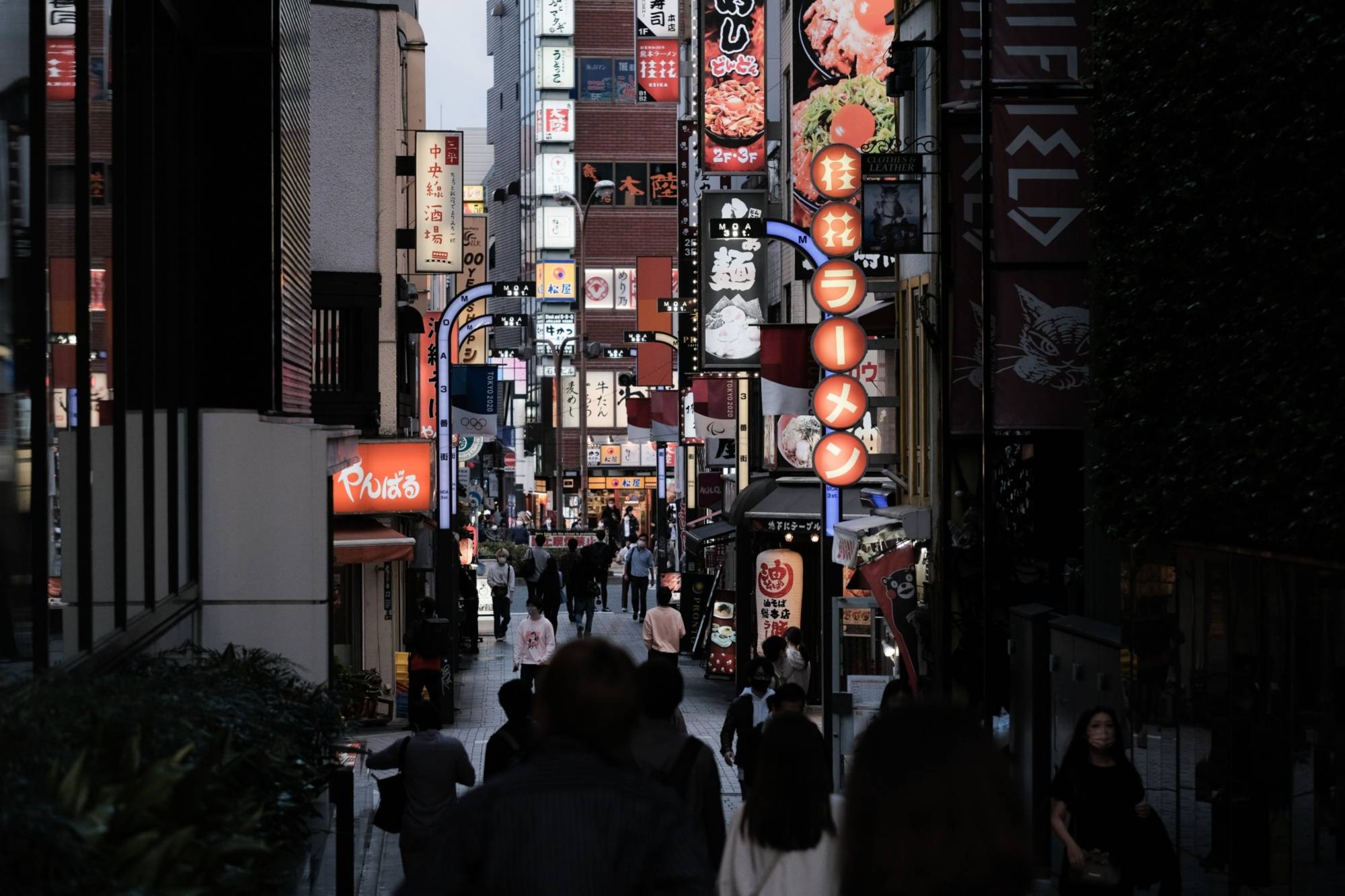 Bars and restaurants in Shinjuku during Tokyo's third state of emergency in April | BLOOMBERG