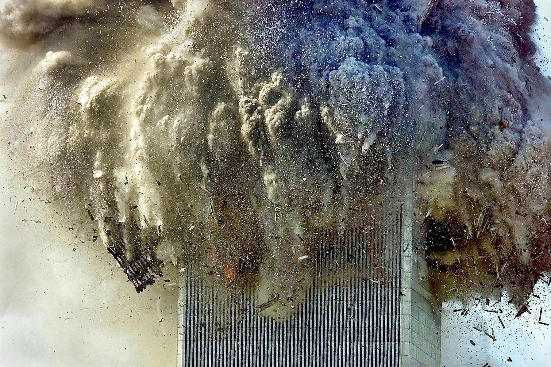 The World Trade Center's north tower collapses on Sept. 11, 2001. | CHANG W. LEE / THE NEW YORK TIMES