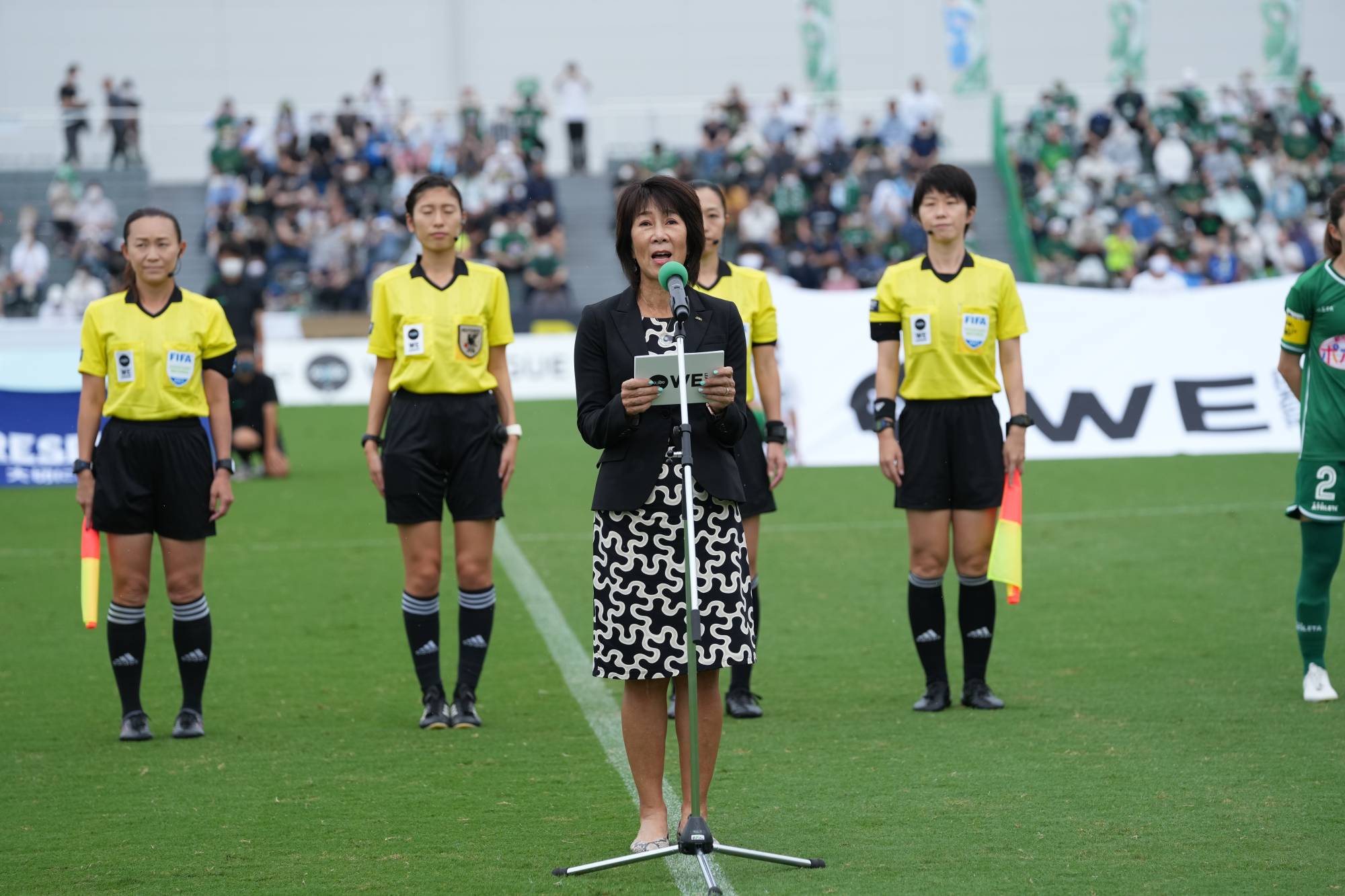WE League Chairperson Kikuko Okajima addresses fans before Sunday's match. | WE League 