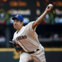 Mariners starter Yusei Kikuchi pitches against the Diamondbacks during the third inning in Seattle on Sunday. | USA TODAY / VIA REUTERS