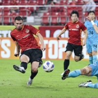 Nagoya\'s Jakub Swierczok (left) scores against Daegu in the first half of their Asian Champions League game on Tuesday in Toyota, Aichi Prefecture. | KYODO
