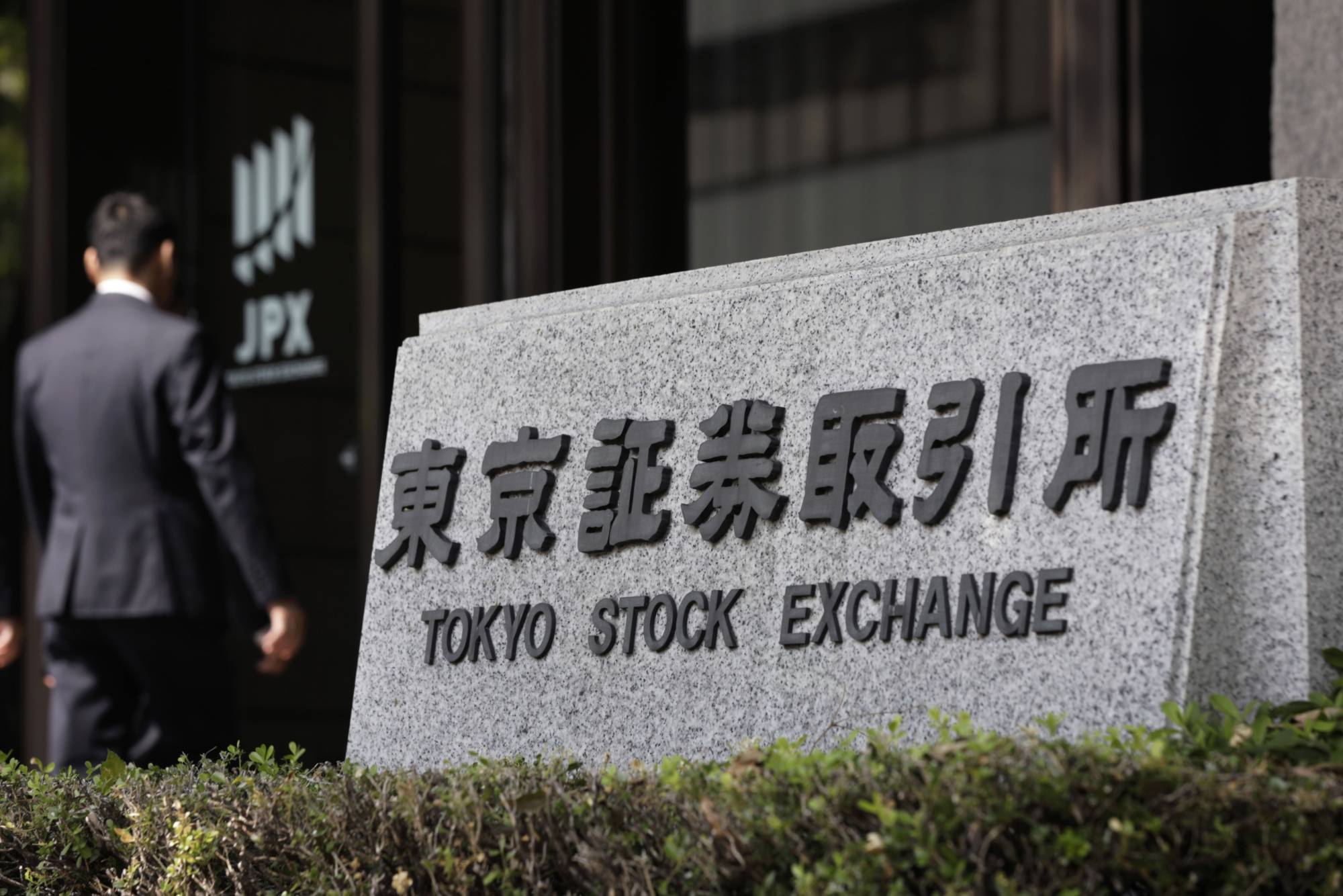 Next April, Japan's largest bourse, the Tokyo Stock Exchange, will reorganize its structure from the current four markets to three named Prime, Standard and Growth. | BLOOMBERG