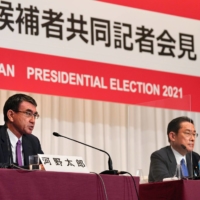 Taro Kono (left) speaks during a joint news conference for LDP leadership contenders alongside Fumio Kishida on Friday.  | POOL / VIA REUTERS