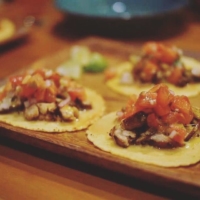 These palm-sized tacos are made with homemade tortillas. | © HOME TACO BAR
