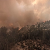 An active forest fire in Sequoia National Park in California on Sept. 17.  | NATIONAL PARK SERVICE / VIA AFP-JIJI
