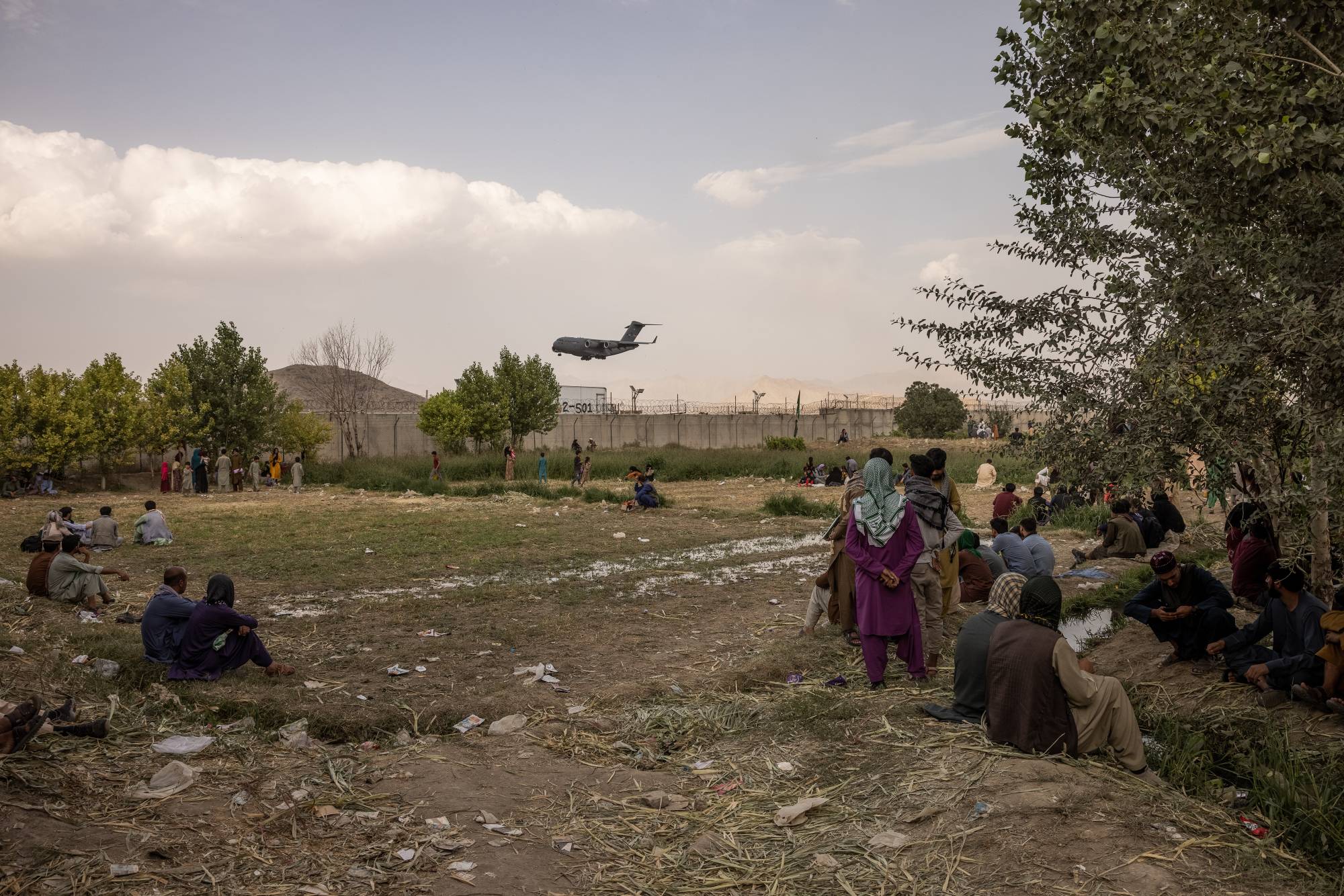 A C-17 military transport plane landing at the international airport in Kabul on Aug. 22. The last American flight from Afghanistan left on Aug. 30. | JIM HUYLEBROEK / THE NEW YORK TIMES