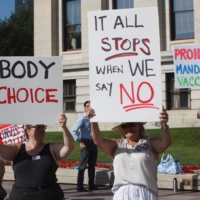 Anti-vaccine protesters demonstrate in Columbus, Ohio, on Wednesday | AFP-JIJI