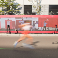 The Tokyo 2020 Real-time Remote Cheering Project displays supporters in Tokyo to marathoners in Sapporo. |  IOC/ GETTY FOR NTT