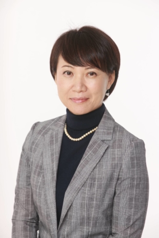 Hideko Yoshioka is a journalist who has covered the convenience store industry for Aera magazine since 2000. | COURTESY OF HIDEKO YOSHIOKA 
