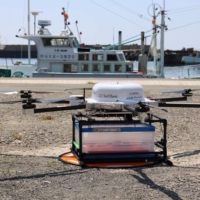 SoftBank Corp. has conducted demonstrations to transport fresh fish from the fishing port of Susami in Wakayama Prefecture to a roadside market 3 kilometers away. | COURTESY OF SOFTBANK CORP.
