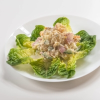 Boiling the potatoes in soup stock adds extra flavor to this potato salad, a classic Japanese side dish. | MAKIKO ITOH
