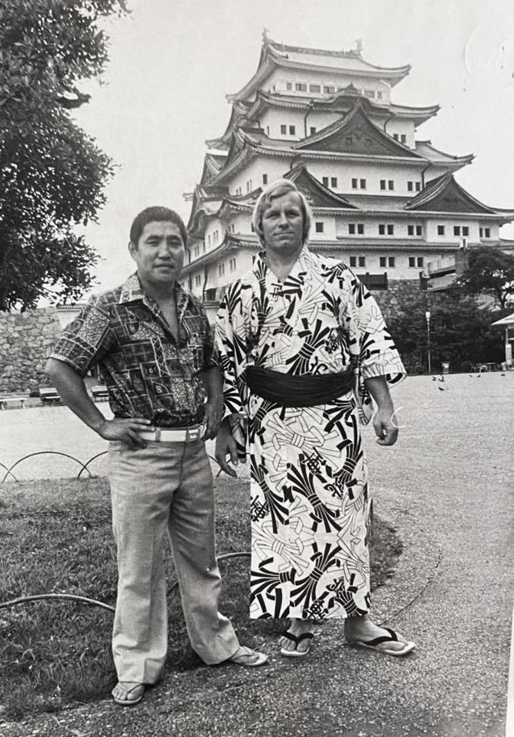 John Jacques (right) poses with sumo journalist Toshiharu Kyosu in 1976 in Nagoya. | Courtesy of John Jacques