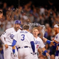 Chris Taylor hits walk-off home run to lift Dodgers over Cardinals in NL  wild-card game - The Japan Times