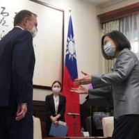 Taiwan President Tsai Ing-wen speaks to former Australian Prime Minister Tony Abbott during their meeting in Taipei on Thursday.  | CENTRAL NEWS AGENCY / POOL / VIA REUTERS