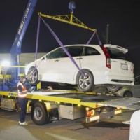 A car that is believed to belong to a couple who allegedly killed a high school student is confiscated in Nagano Prefecture on Aug. 31. | KYODO