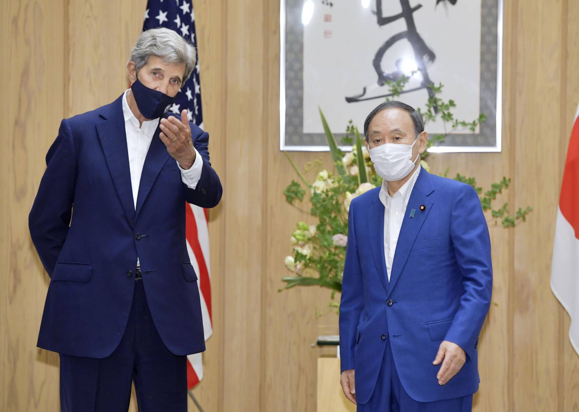 U.S. climate envoy John Kerry (left) meets with then-Prime Minister Yoshihide Suga at the premier's office on Aug. 31. | KYODO