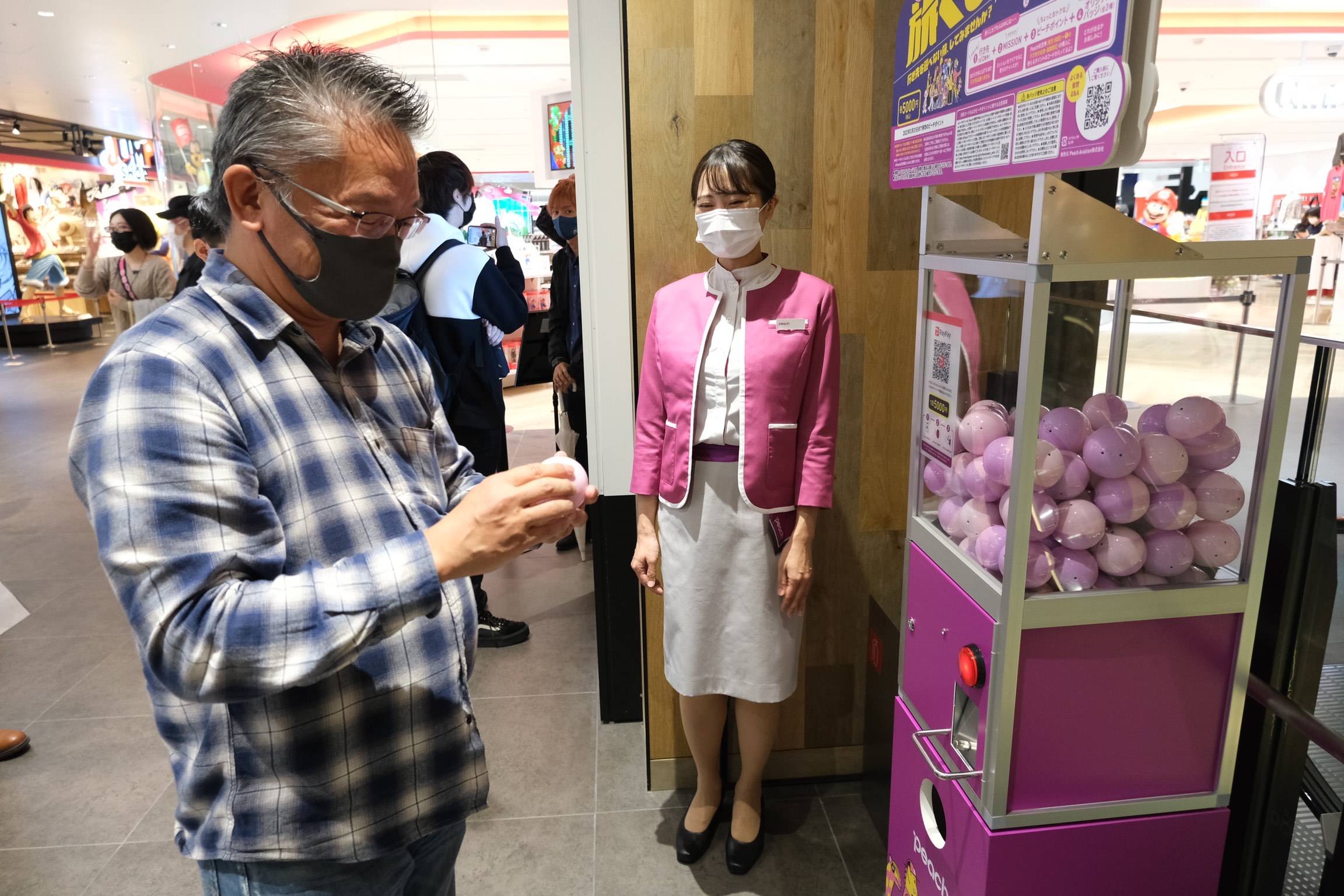 Peach Aviation Ltd. debuts a gachapon machine with capsules that designate a customer's travel destination, at the Parco department store in Tokyo’s Shibuya Ward on Wednesday. | KAZUAKI NAGATA