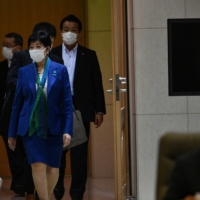 Tokyo Gov. Yuriko Koike heads into a meeting room in the Tokyo Metropolitan Government building Thursday ahead of a weekly coronavirus monitoring meeting. | RYUSEI TAKAHASHI

