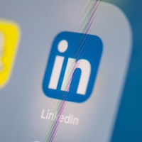 Microsoft said Thursday that it will shut down career-oriented social network LinkedIn in China, citing a \"challenging operating environment\" as Beijing tightens control over tech firms. | AFP-JIJI