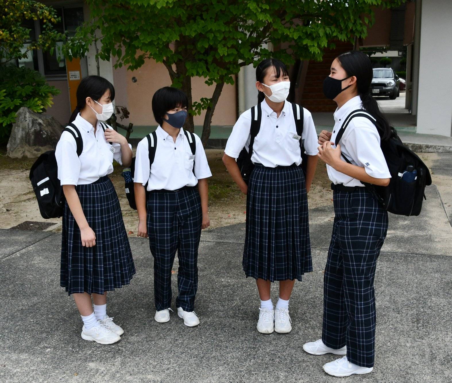 Wholesale Junior Girls Stretch Pencil Skinny School Uniform Pants in Khaki