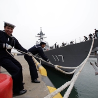 Japanese Maritime Self-Defense Force personnel moor the destroyer JS Suzutsuki at Qingdao Port, China, for the 70th anniversary of the founding of the Chinese People\'s Liberation Army Navy in April 2019.   | REUTERS