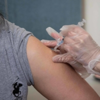 The U.S. Centers for Disease Control and Prevention said late Friday that it will accept mixed-dose coronavirus vaccines from international travelers. | AFP-JIJI