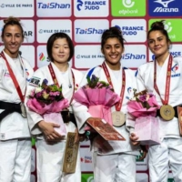 Wakana Koga (second from left) poses with fellow medalists after winning the women\'s 48-kg final at the Paris Grand Slam judo event on Saturday in Paris. | INTERNATIONAL JUDO FEDERATION / VIA KYODO