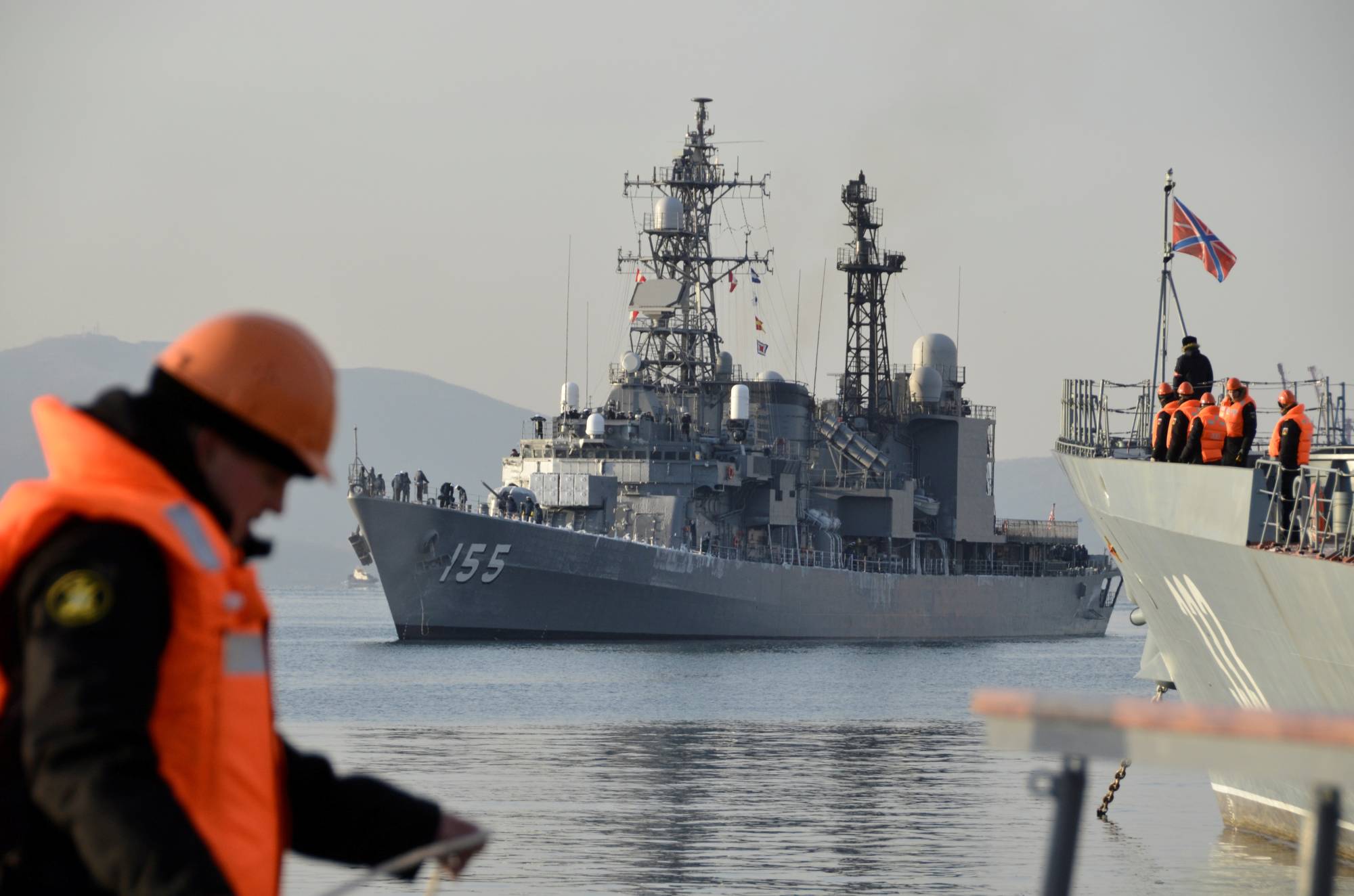 The Maritime Self-Defense Force's Asagiri-class destroyer Hamagiri in Vladivostok, Russia, in 2017 | REUTERS