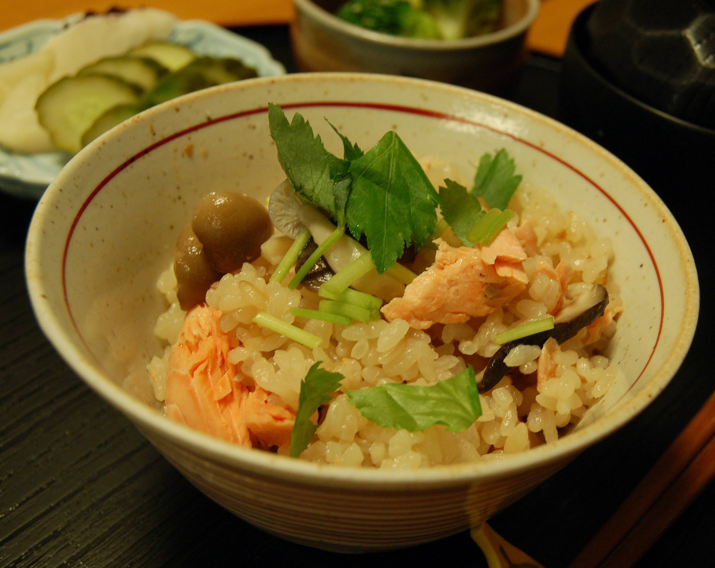 A hearty, flavorful bowl of mushroom-salmon takikomi gohan | ELIZABETH ANDOH