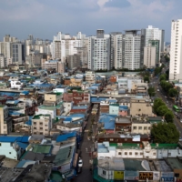 Properties around the Central Market in Seoul. Apartment prices in Seoul have doubled in the last five years. | BLOOMBERG 