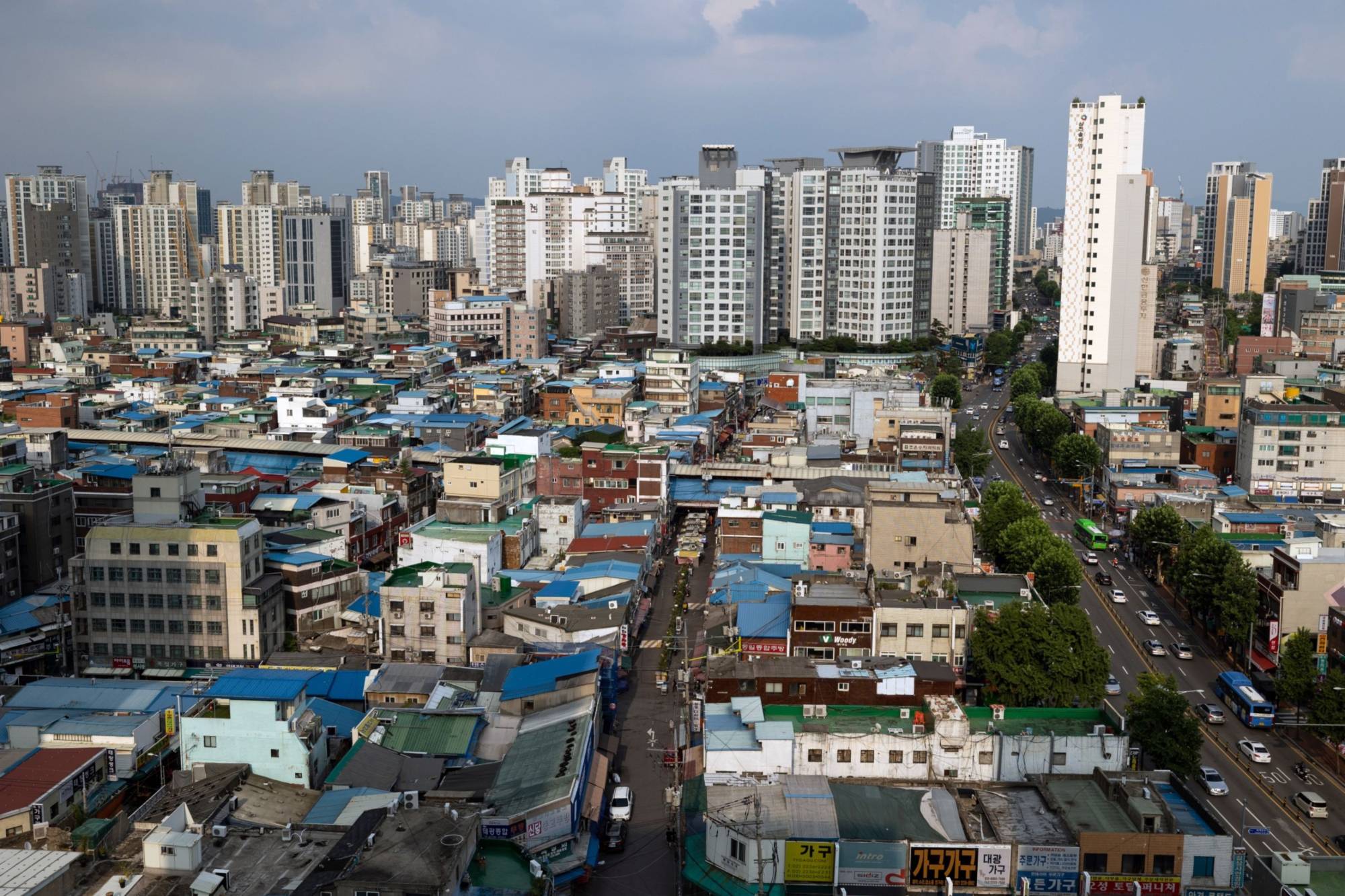 Properties around the Central Market in Seoul. Apartment prices in Seoul have doubled in the last five years. | Bloomberg 
