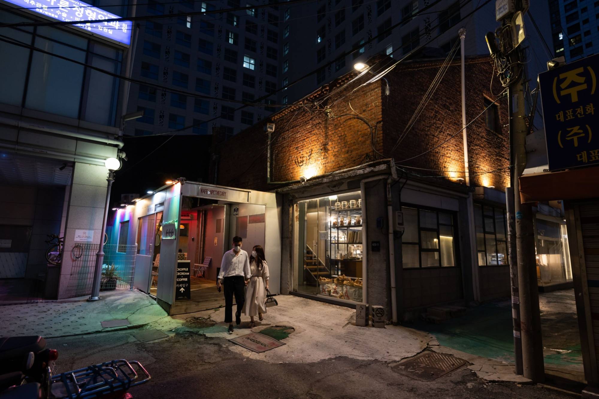 Customers exit a cafe in the Sindang neighborhood in Seoul. | Bloomberg 